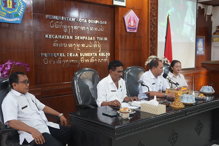 PEMBERIAN BANTUAN DAN SOSIALISASI ALAT PENGELOLA LINGKUNGAN