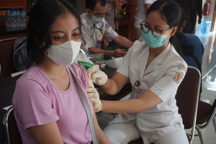 "GEBYAR VAKSIN WAYAN ADHYAKSA" DESA SUMERTA KELOD